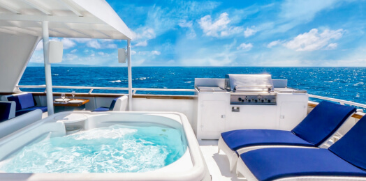Yacht Jacuzzi and Sea View