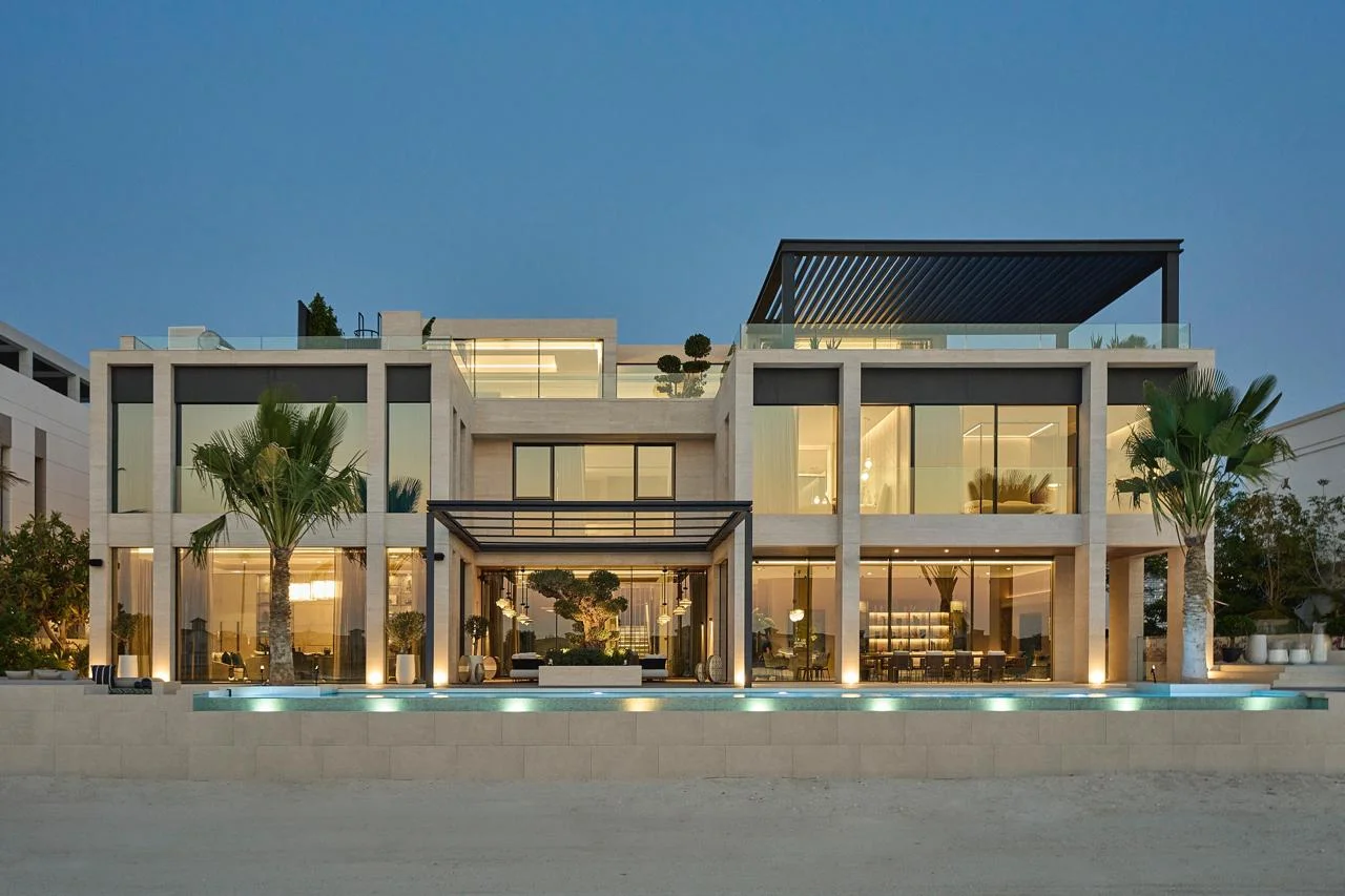 Palm Jumeira luxury smart villa with multi-room AV, Dynalite lighting and Savant automation by Luxsmart Automation